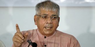 मोदींनी शेतक-यांचा बळी दिला