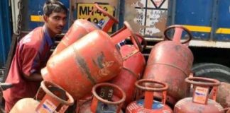 ‘विश्वगुरू’ स्वत:च्याच नागरिकांचे संरक्षण करू शकत नाही; एलपीजीदरवाढीवरून विरोधकांची केंद्र सरकारवर जोरदार टीका