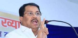 फोडाफोडीच्या राजकारणामुळे लोकशाही धोक्यात