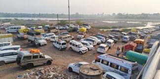 पंढरपुरात चंद्रभागा नदीपात्राला पार्किंगचे स्वरूप; उच्च न्यायालयाच्या आदेशाची पायमल्ली, वारकऱ्यांमध्ये संताप