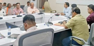 दिव्यांग बांधवांच्या अडचणी प्राधान्याने सोडवा : जिल्हाधिकारी डॉ. बास्टेवाड