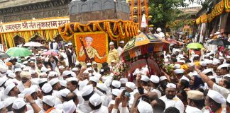 टाळ-मृदंगाचा गजर, मुखी ‘ज्ञानोबा-तुकाराम’चा जयघोष; संत तुकाराम महाराजांच्या पालखीचे पंढरपूरकडे प्रस्थान