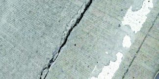 नांदेड-बिदर महामार्गावरील सिमेंट रस्त्यास मोठ्या भेगा