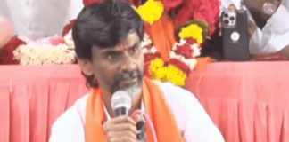 मनोज जरांगे पाटील यांची प्रकृती खालावली;धुळे-सोलापूर महामार्गावर मराठा आंदोलकांचा रास्ता रोको