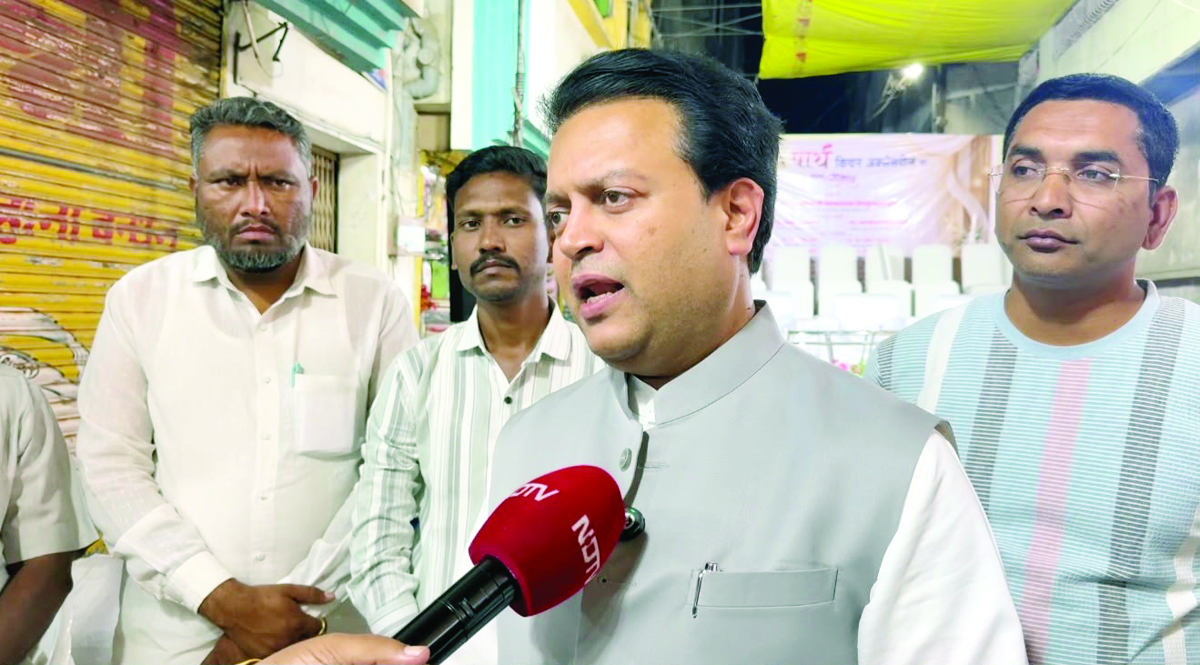 दुष्काळाची परिस्थिती गंभीर, शासन फक्त घोषणांत व्यस्त